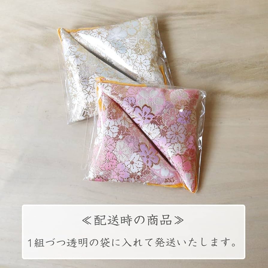 Amazon.co.jp: 額受け用 三角ふとん 金襴桜紋 額フトン 額用